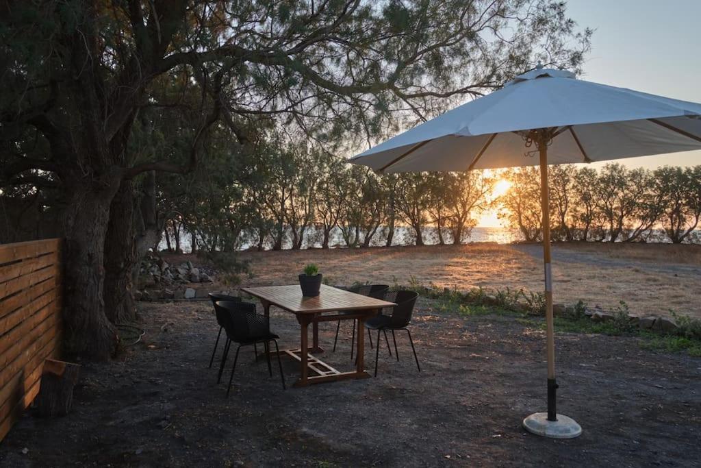 Mekia'S Beach House Livadia  المظهر الخارجي الصورة