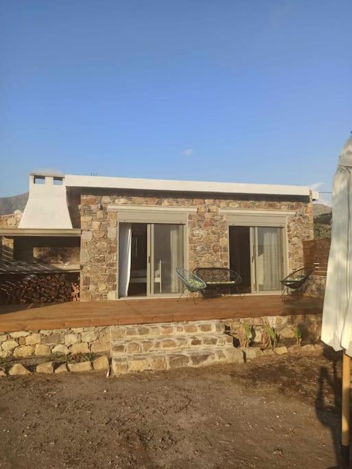 Mekia'S Beach House Livadia  المظهر الخارجي الصورة