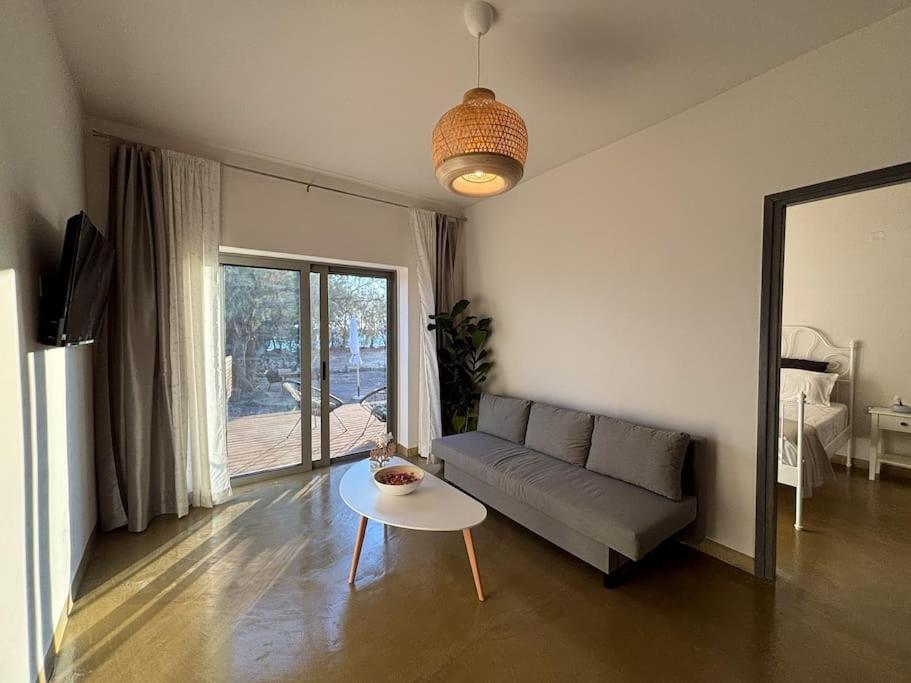 Mekia'S Beach House Livadia  المظهر الخارجي الصورة