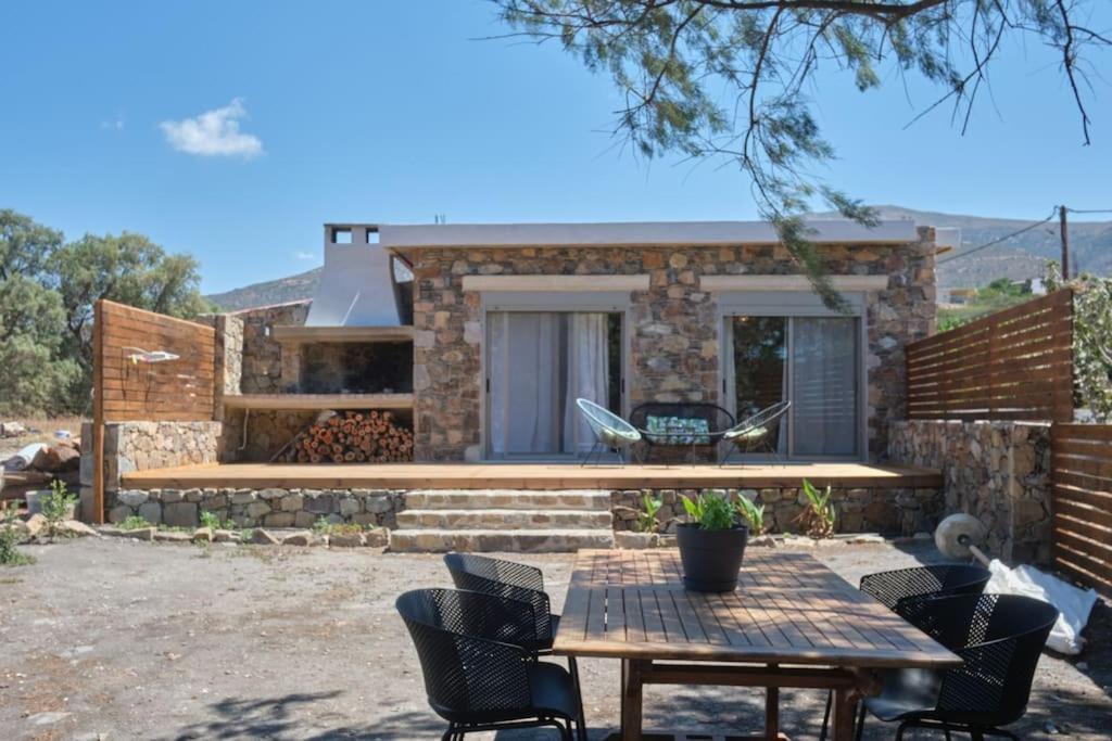 Mekia'S Beach House Livadia  المظهر الخارجي الصورة